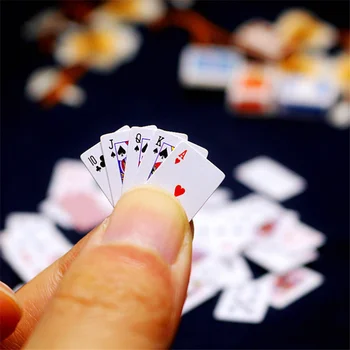1:12 Mini Pokerio Kortos Atsitiktiniai Juokinga Modeliai Poler Mielas Miniatiūrų Žaidimai, Lėlės, Žaislai Dekoratyvinių Lėlių Priedai